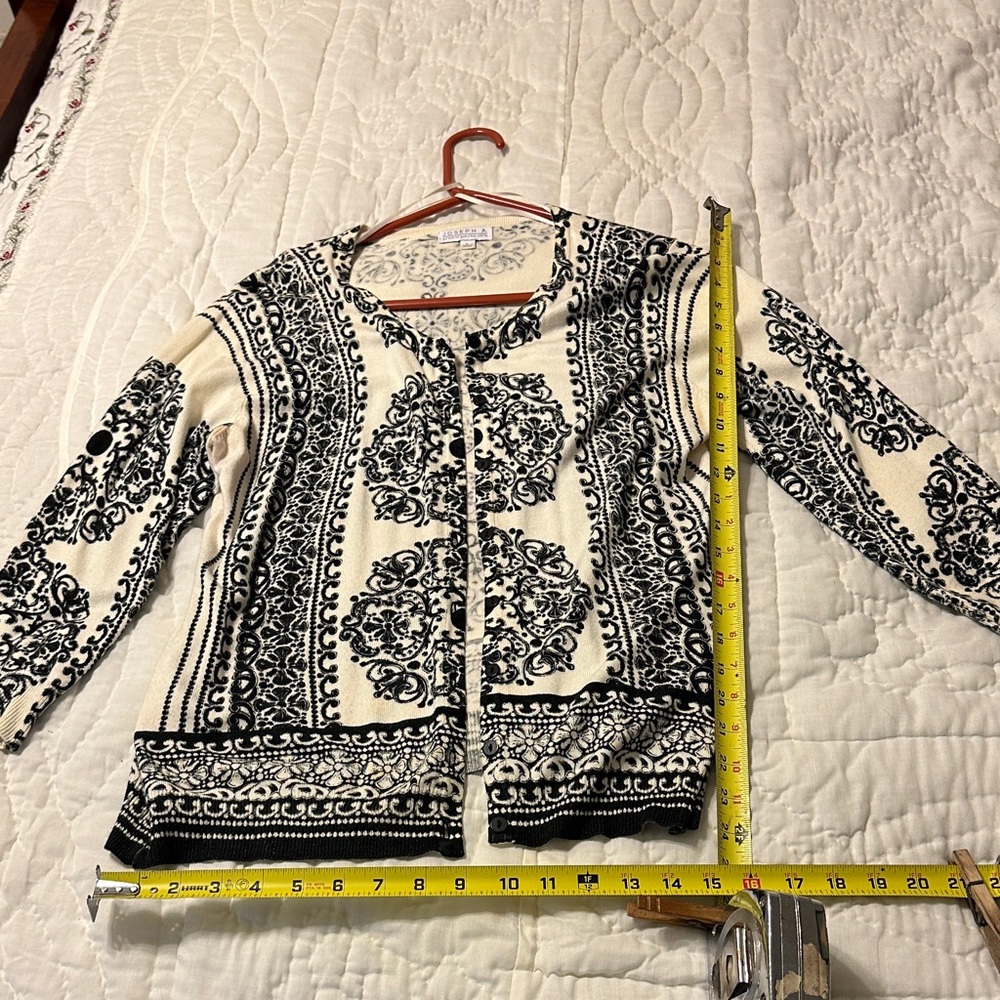 Joseph A Black and White Patterned Sweater